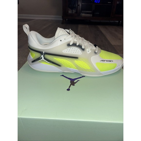 New Air Jordan Heir Basketball Shoes - Color - Sail/Black/Volt - Size 11 - Picture 14 of 16